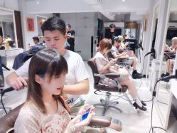 -苏豪路易士·嘉玛发廊