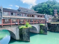 -临江餐馆二楼美食部落
