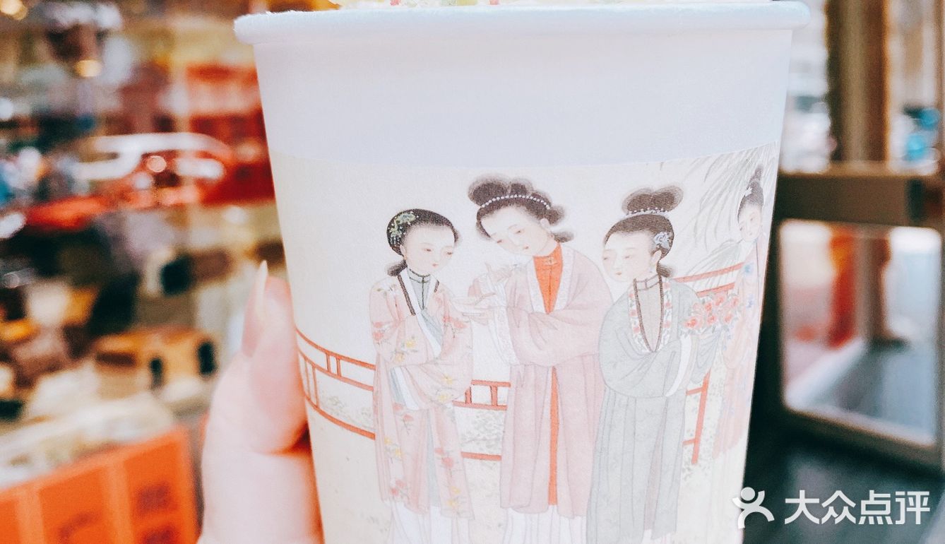 一朵小红花丨秋天的第一杯奶茶