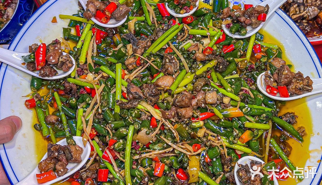 笑傲江湖菜不是网红但很火爆！！！