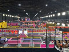 -嘿哟动霸CHUA·新潮玩运动娱乐中心·蹦床滑冰团建乐园