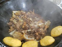 -粘豆包柴火铁锅炖