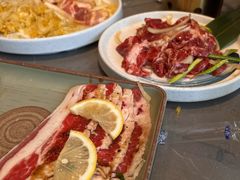 柠檬香草黑椒牛五花-小米烤肉-泥炉炭烤(常营店)