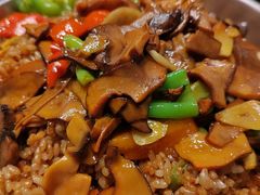 牛肝菌炒饭-老滇山寨•云南特色菜•地方菜•民族风情歌舞表演(金碧店)