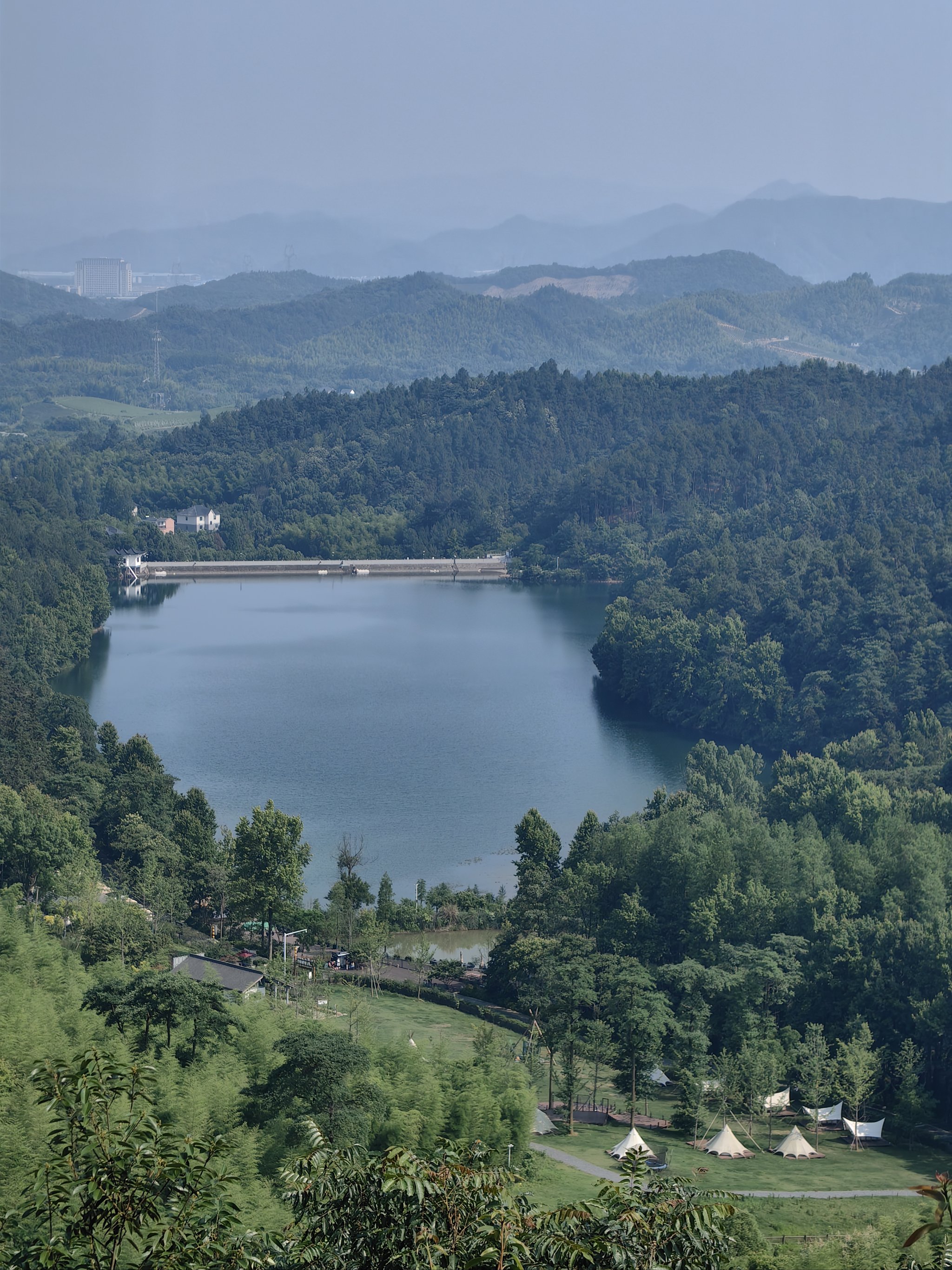 高州湖光山色图片