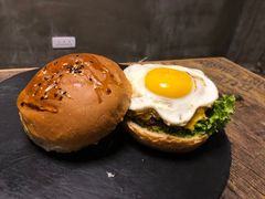 -HIGH FIVE哈福手工汉堡(桂林路店)