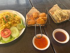 -J Daeng Seafood