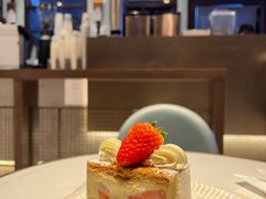 草莓拿破仑-KNOTKNOT珞珞·日式甜品(K11店)