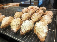 杏仁羊角-麦田工坊(月湖店)