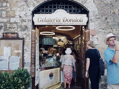 -Gelateria Dondoli