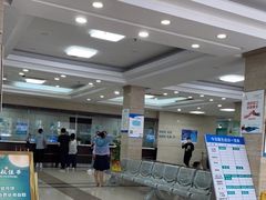 -上海大学附属上海和平眼科医院