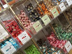 -VENCHI 闻绮(上海佛罗伦萨小镇店)