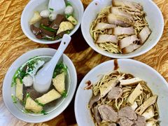 -松树干拌面店
