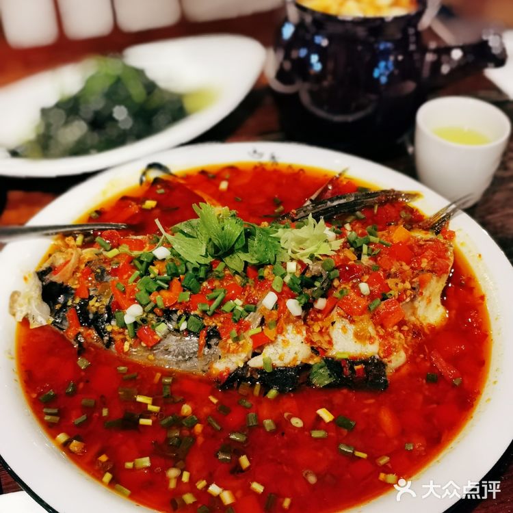黑龙潭剁椒大鱼头🐟，🌶️辣安逸了！