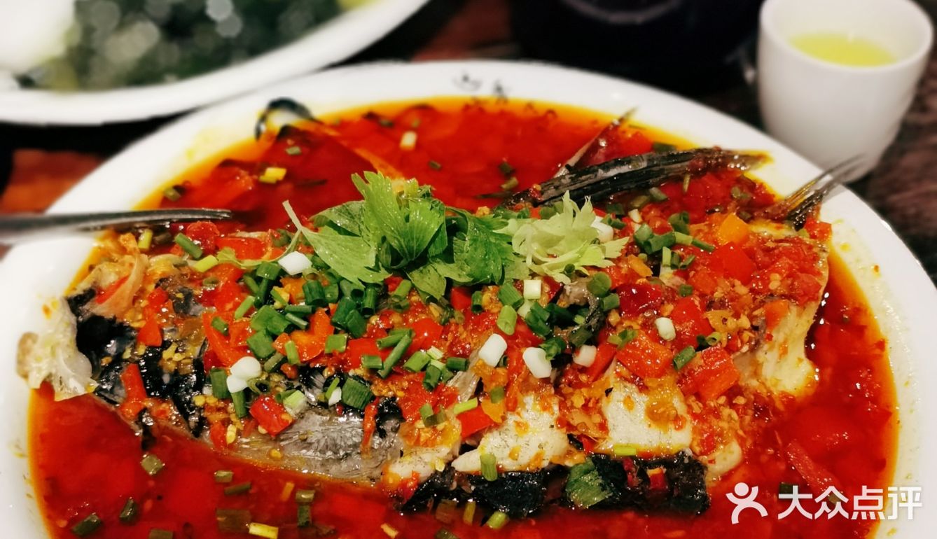 黑龙潭剁椒大鱼头🐟，🌶️辣安逸了！