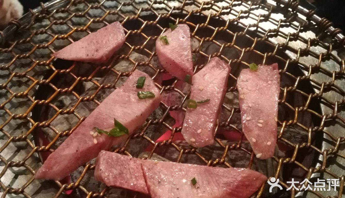 周末去天山地区朋友家，晚饭就附近解决了，朋友带去的这