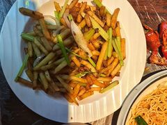 -老街烧烤大排档·地道湖北菜·龙虾馆(汉口火车站店)