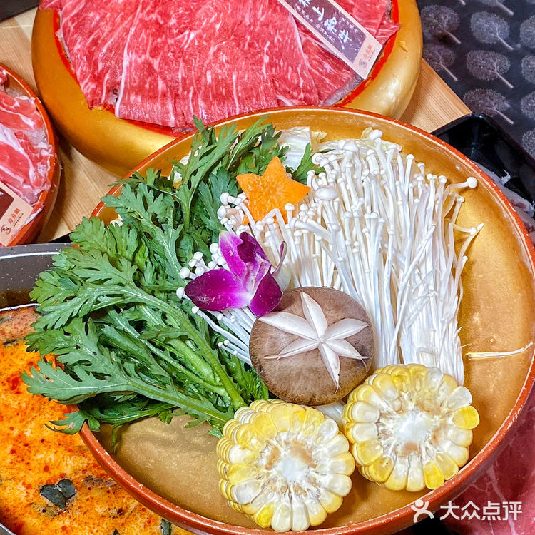 冬日里无法拒绝的美食,和牛寿喜锅,热气腾腾,好温暖