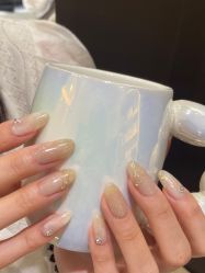 -花岐款式专研健康美甲沙龙