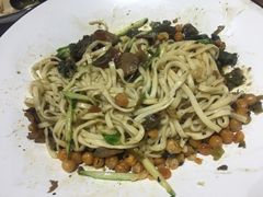 烧椒皮蛋牛肉拌面-拌面小当家