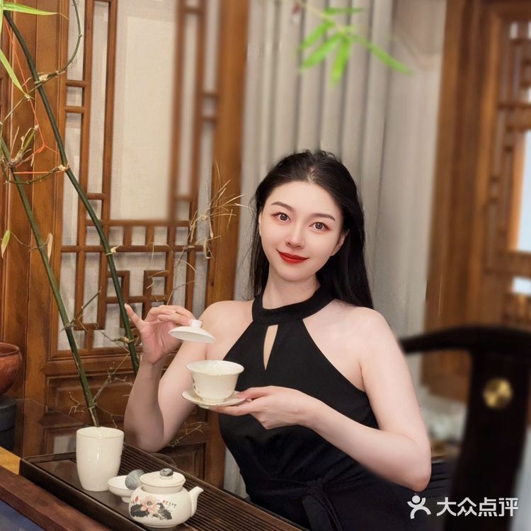 漂亮姐姐请吃饭，创意火锅炫炫炫