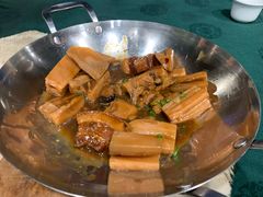 三角腩肉焖莲藕-水磨农庄