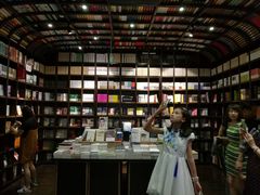 -钟书阁(松江泰晤士小镇店)