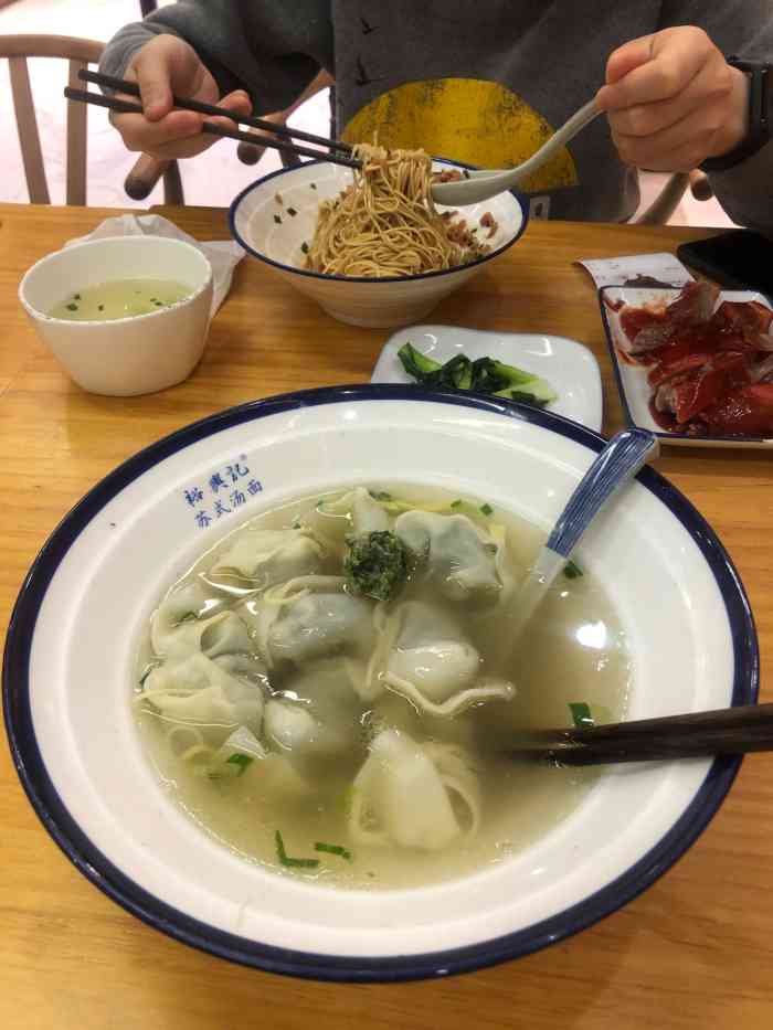 裕兴记面馆(苏州中心臻选店)-"吃了隔壁的小杨生煎就径直走进了裕兴记