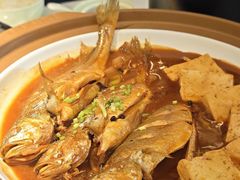 鲜鱼一锅出-船歌·鱼水饺青岛菜(恒隆广场店)