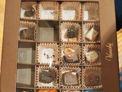 -VENCHI 闻绮(上海佛罗伦萨小镇店)