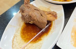 Sauce-Braised Pork Shank