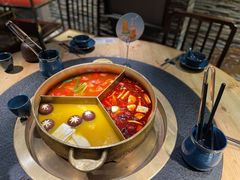 黄金奔驰锅-湊湊火锅·茶憩(南京东路悦荟店)