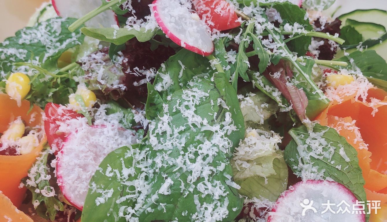 四面皆景,适合情侣、闺蜜聚会。我们点的套餐,搭配合理