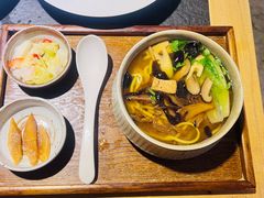菌汤素面-安多素食(广仁寺路店)