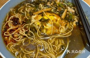 Red Soup Pickled Vegetable Noodles with Shredded Pork