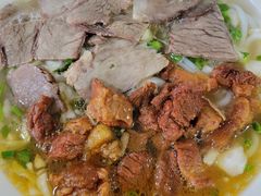 红烧牛肉粉加肉片-贵阳食品公司清真食品专供部清真餐厅