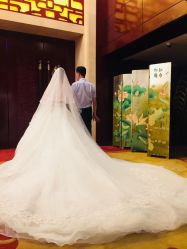 -艾米丽婚纱礼服