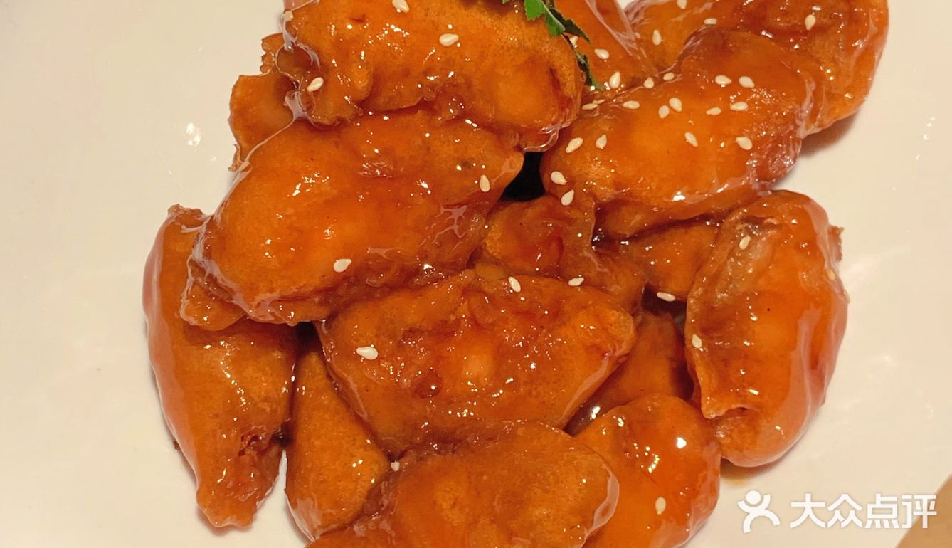 和别家的不一样 他是外面包裹着一圈应该是面粉之类的