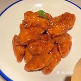 和别家的不一样 他是外面包裹着一圈应该是面粉之类的