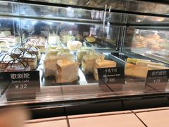 面包甜点陈列柜-81BAKERY(大学路店)