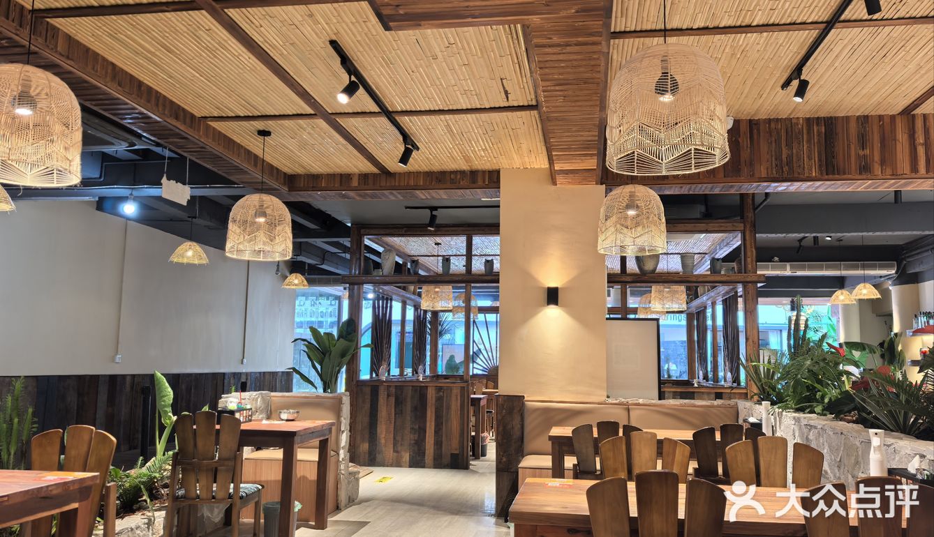 强推蜂蜜烤鸡和包烧野生菌！泡鲁达特别大一碗