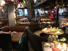 大堂-胡桃里音乐餐厅(陶溪川店)(川湘赣菜·世界百大酒庄直供红酒·音乐表演)