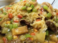 咖喱牛肉炒饭-胡成记口蘑龙眼包子(盐道街店)