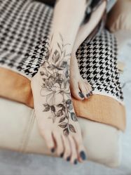 -鳌首刺青纹身 穿孔饰品店