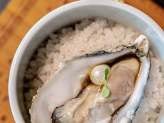 烟熏吉拉多生蚝配珍珠-鱼桥巷·美学川菜