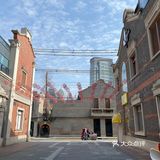 地铁12号线南京西路站出来就是