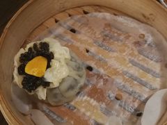咸蛋黄乌米烧麦-佬泰丰斋· 乌镇茶食餐厅