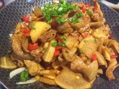 干锅肥肠-俏湘厨•地道湘菜(建华南路店)
