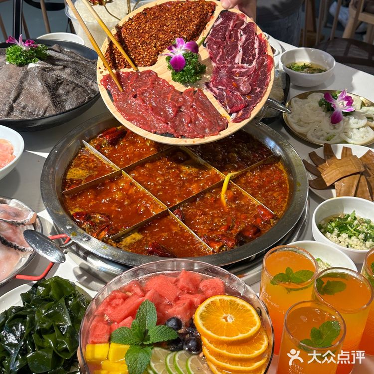 重庆较场口！居然藏着这么美的火锅。。。