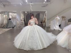 -艾米丽婚纱礼服